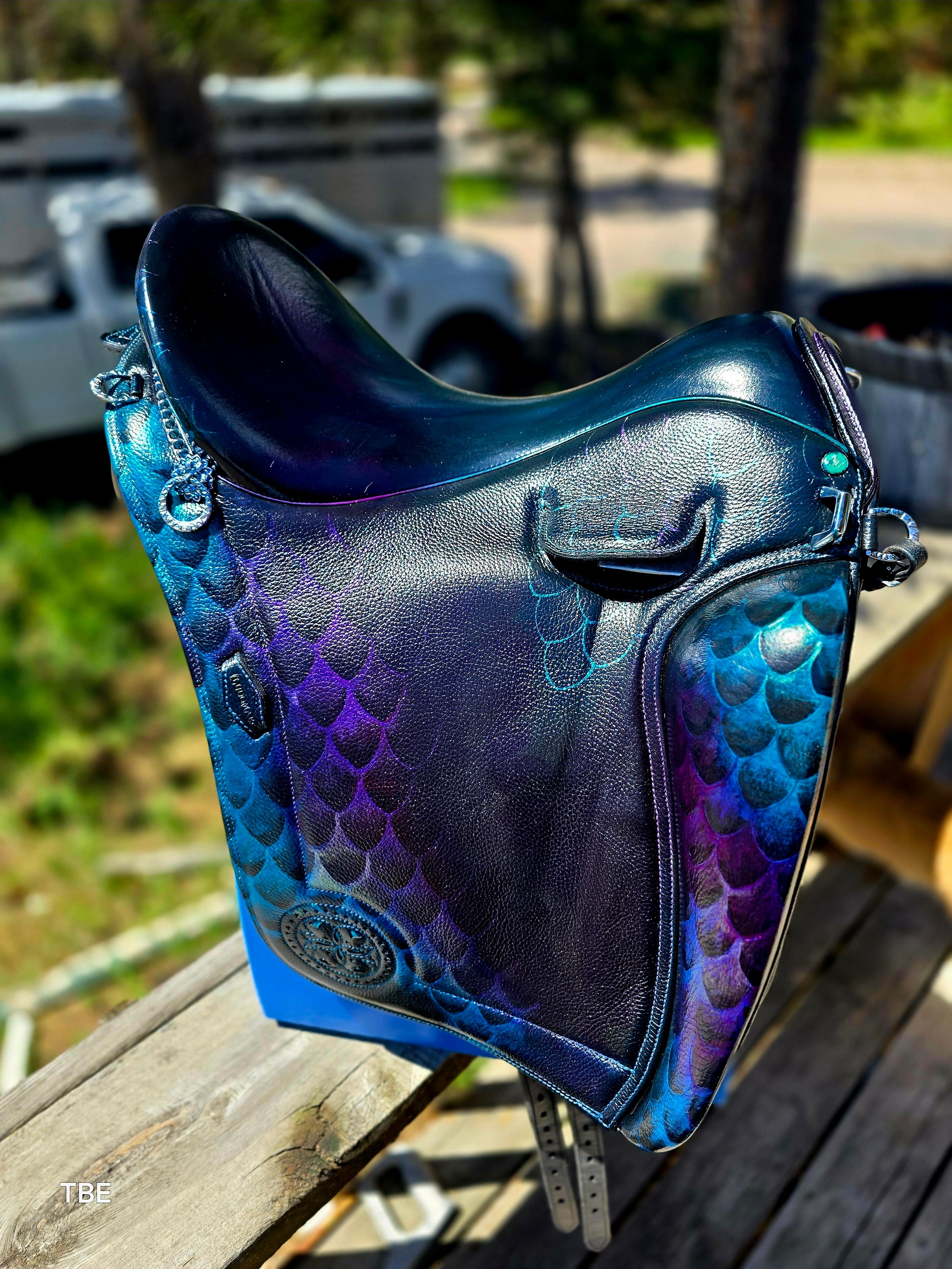 18" Demo Dragon Glass Ludomar Saddle