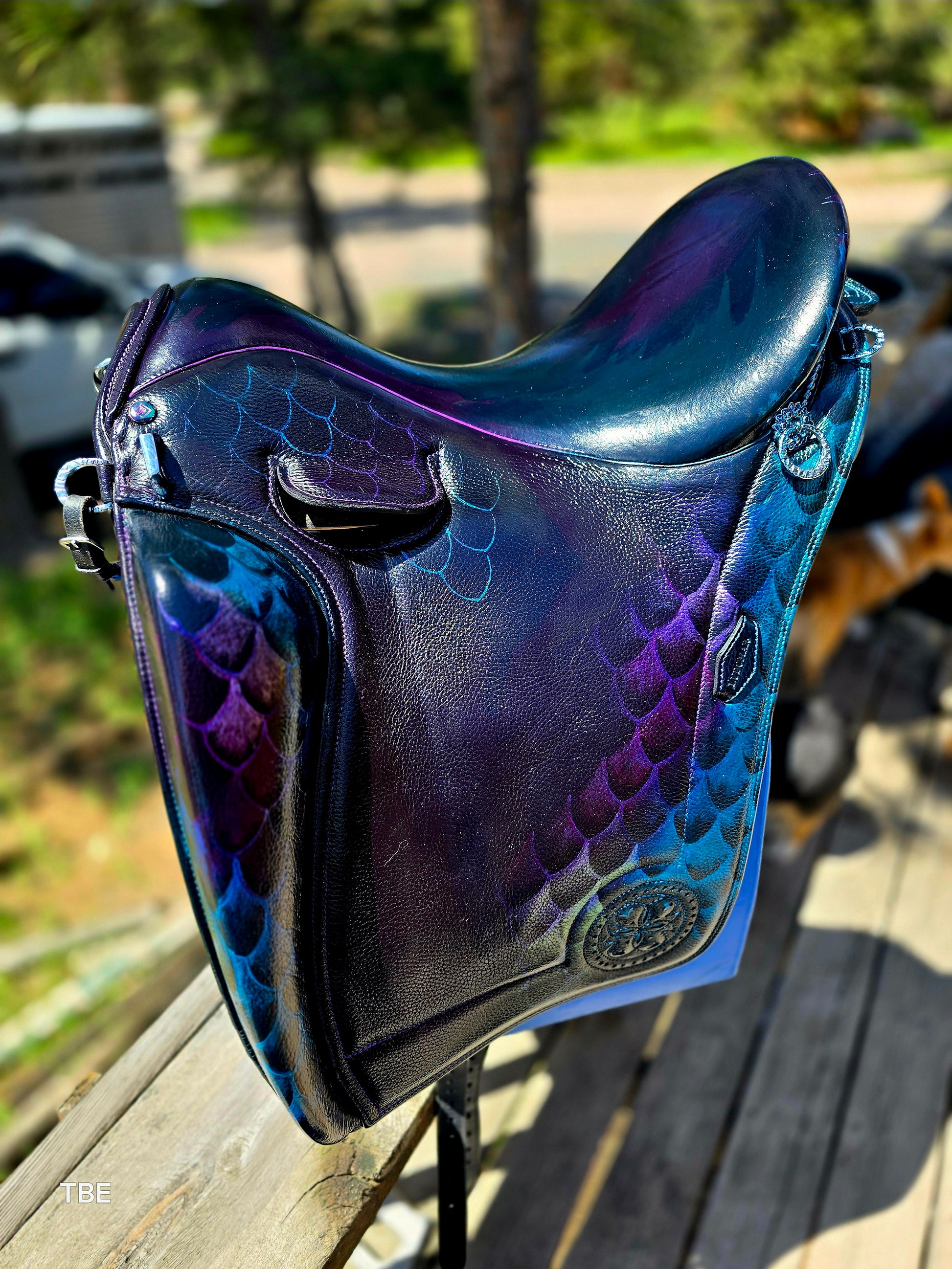 18" Demo Dragon Glass Ludomar Saddle