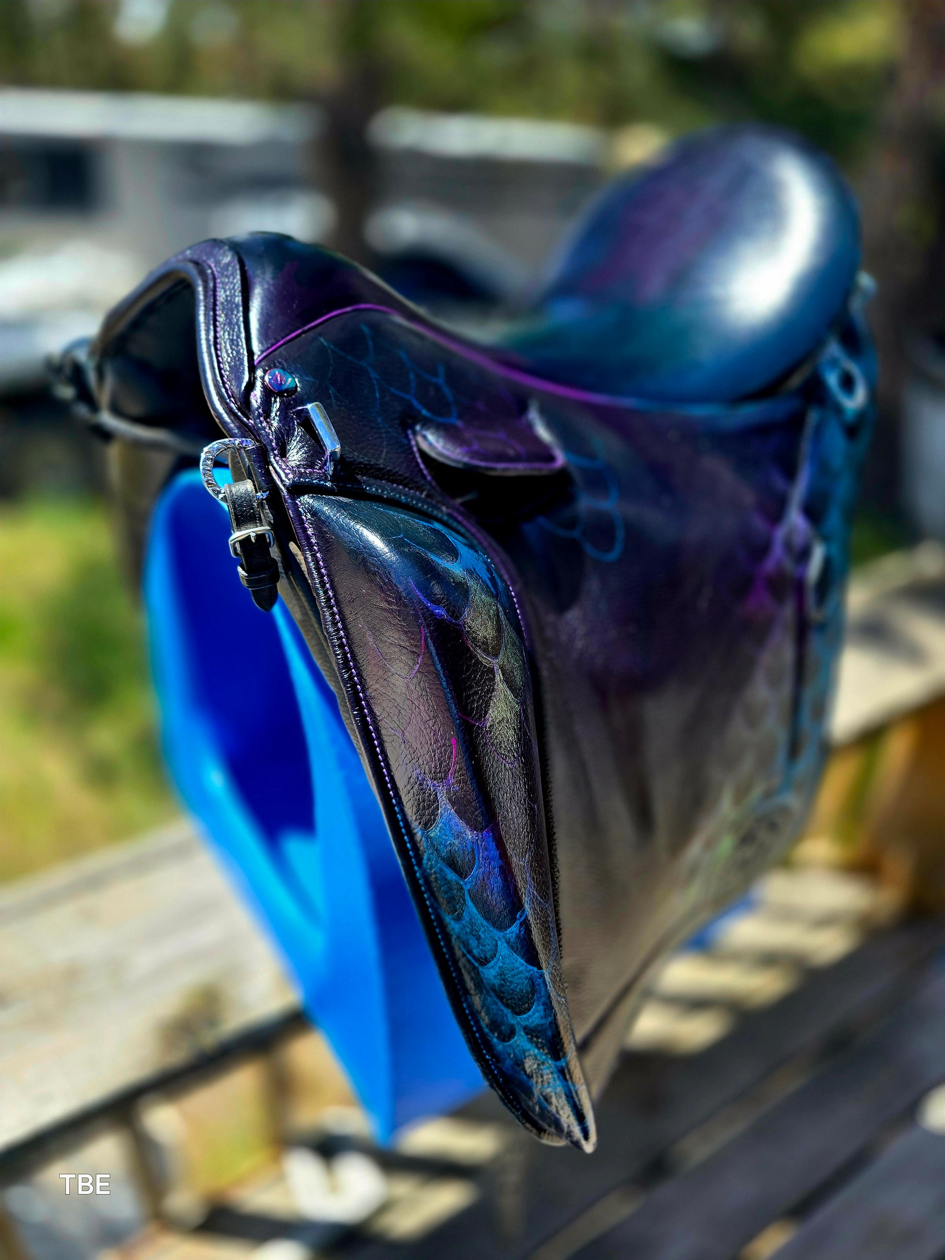 18" Demo Dragon Glass Ludomar Saddle