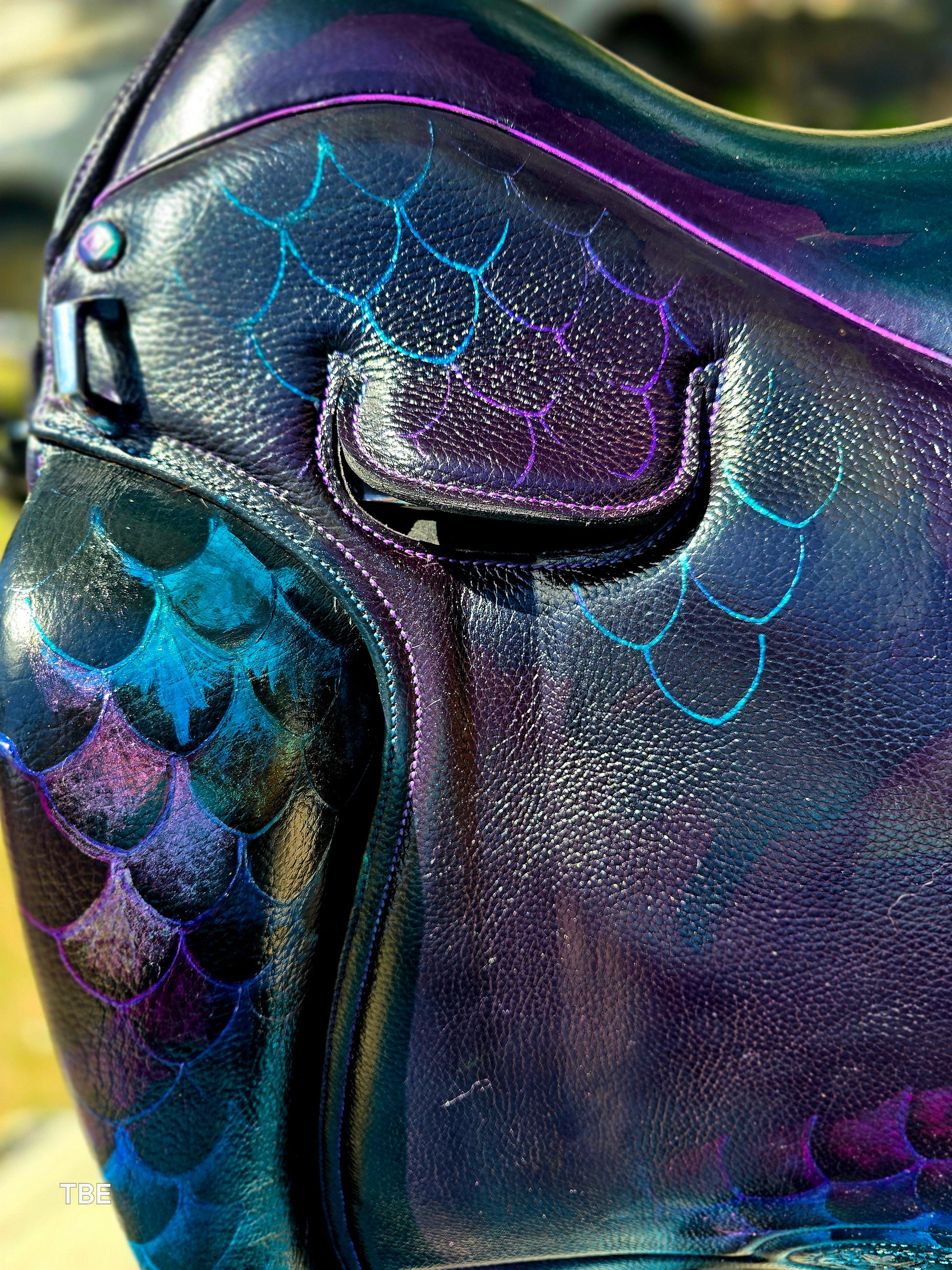 18" Demo Dragon Glass Ludomar Saddle