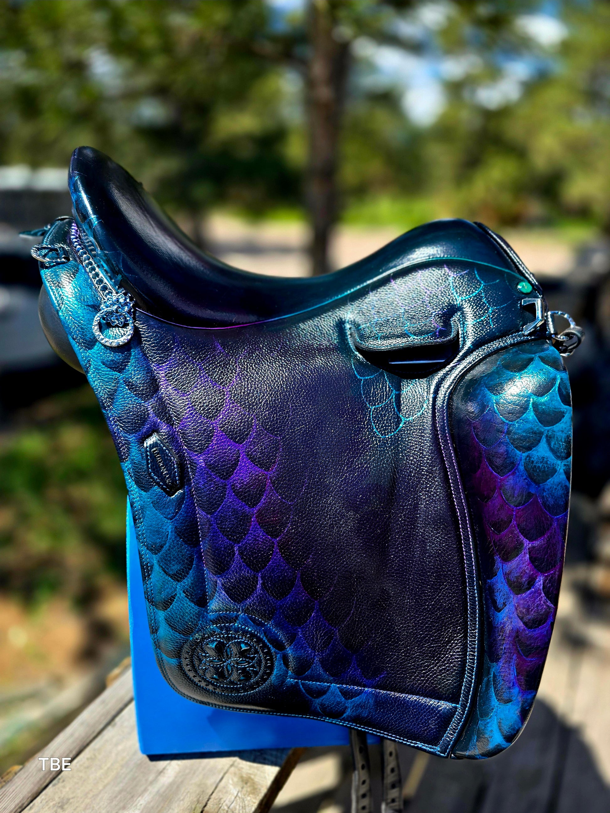 18" Demo Dragon Glass Ludomar Saddle