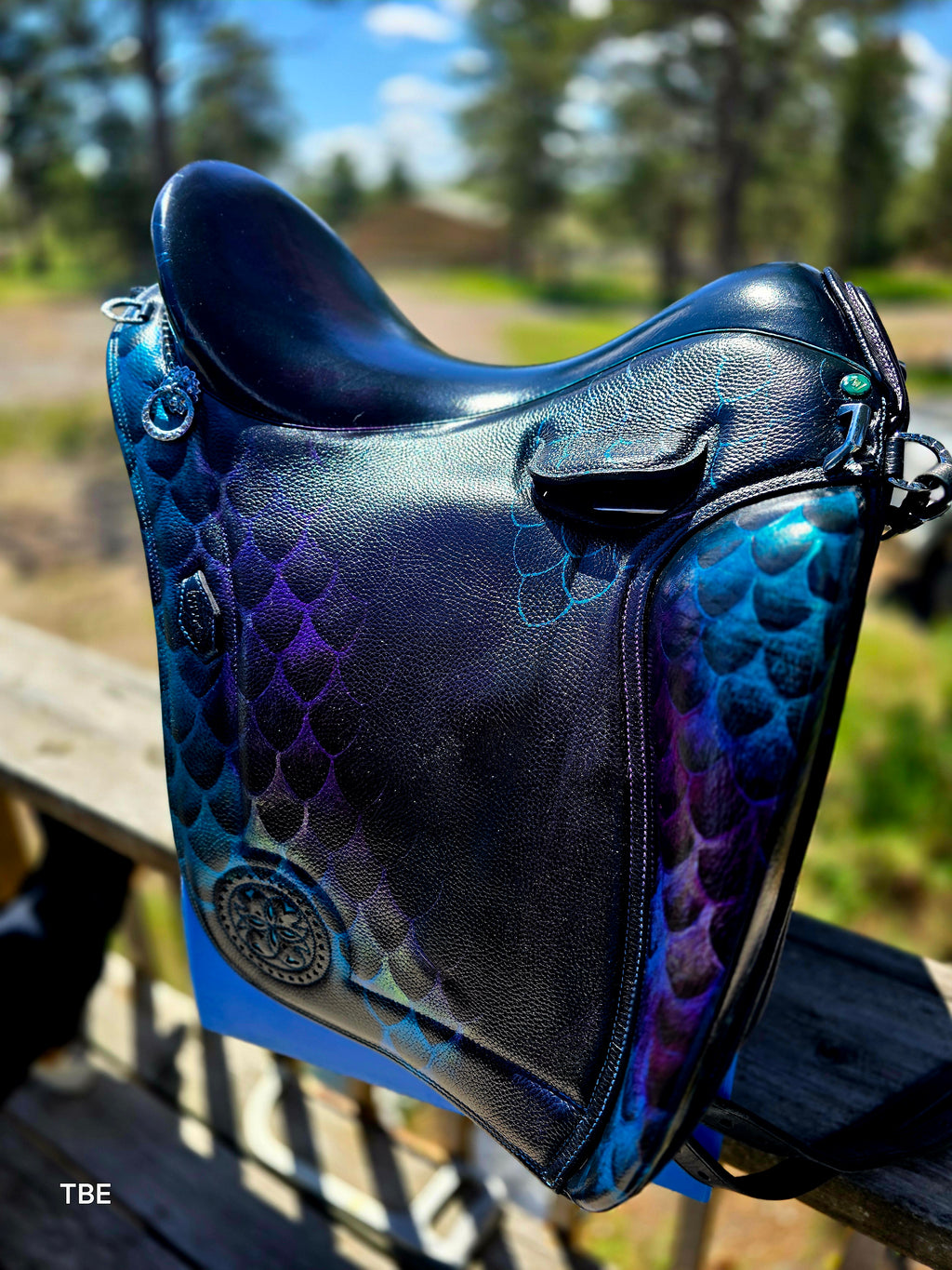 18" Demo Dragon Glass Ludomar Saddle