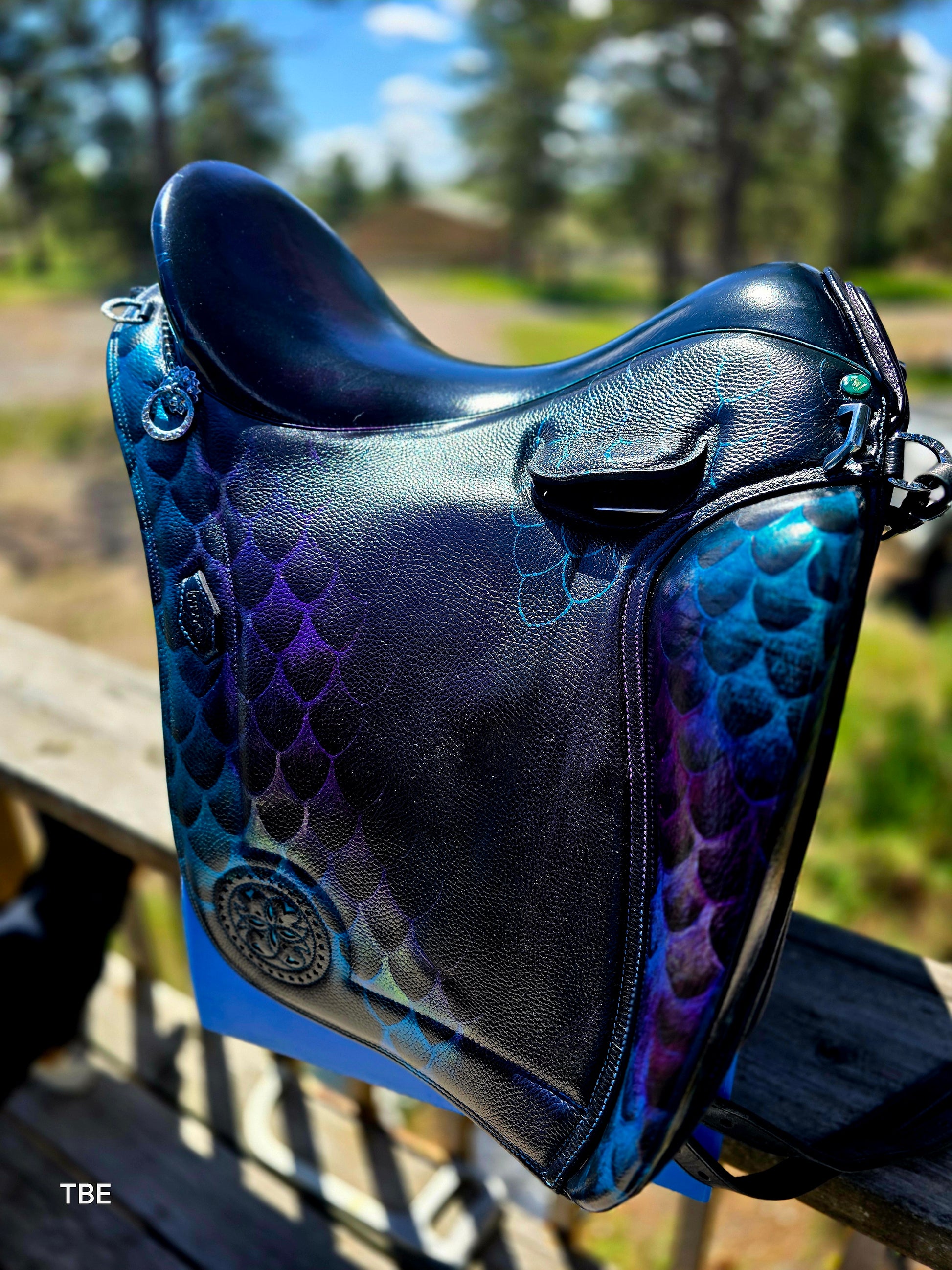18" Demo Dragon Glass Ludomar Saddle