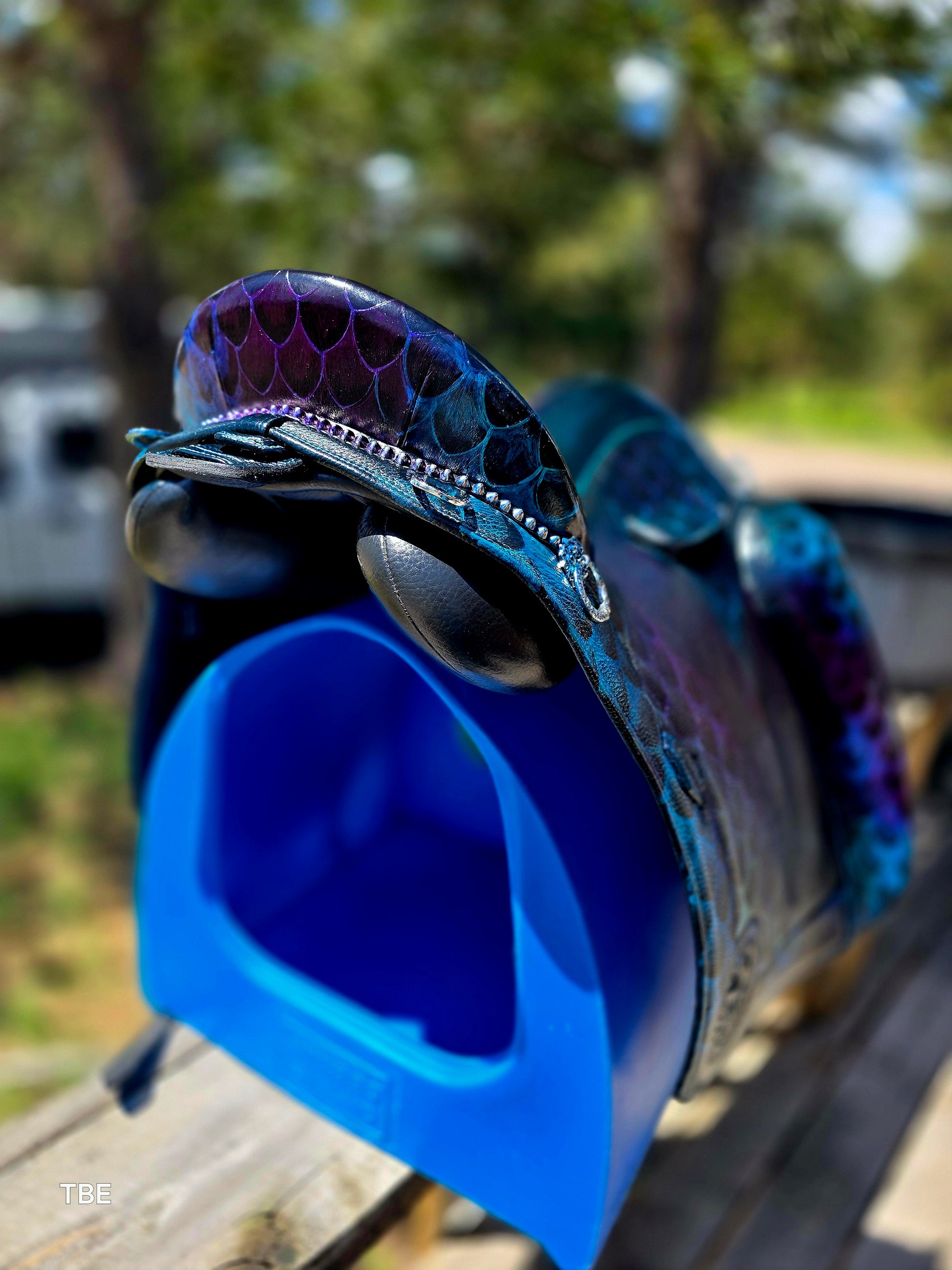 18" Demo Dragon Glass Ludomar Saddle